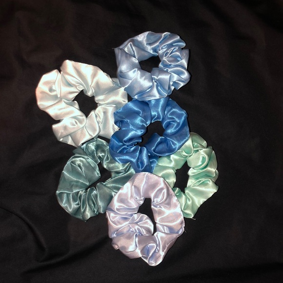 6 Blue Scrunchies - Picture 1 of 1